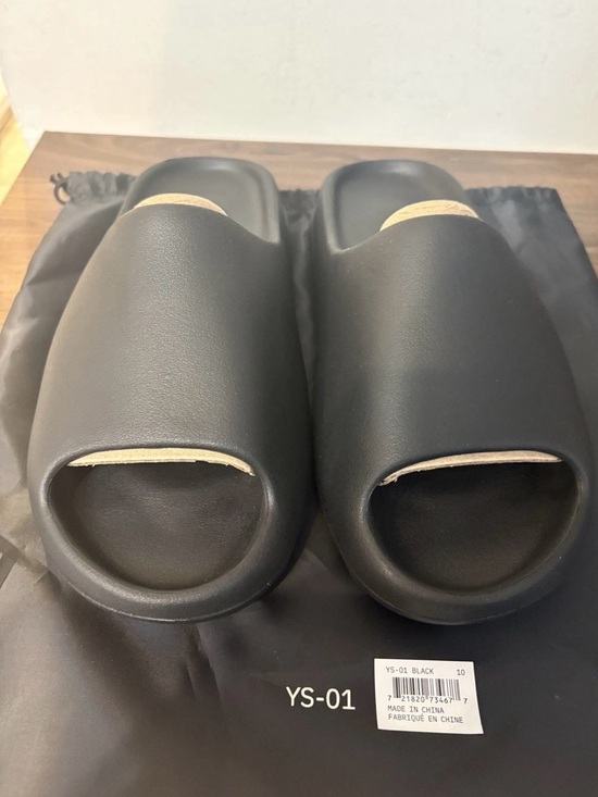 YZY YS01 black Slides- size 10